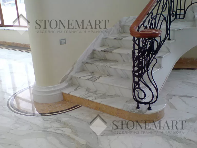 Лестница из мрамора Bianco Carrara