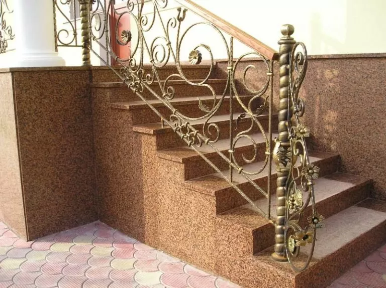 Фасад из гранита