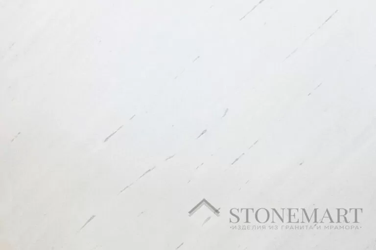 Греческий мрамор Sivec используется для облицовки ванных комнат, каминных порталов. Благодаря легкой обработке и устойчивости к истиранию и влаге часто используется для изготовления скульптур и декоративных изделий