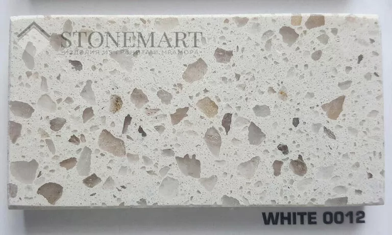 Камень: кварцит. Декор: White 0012. Цвет: белый с крупными частыми вкраплениями
