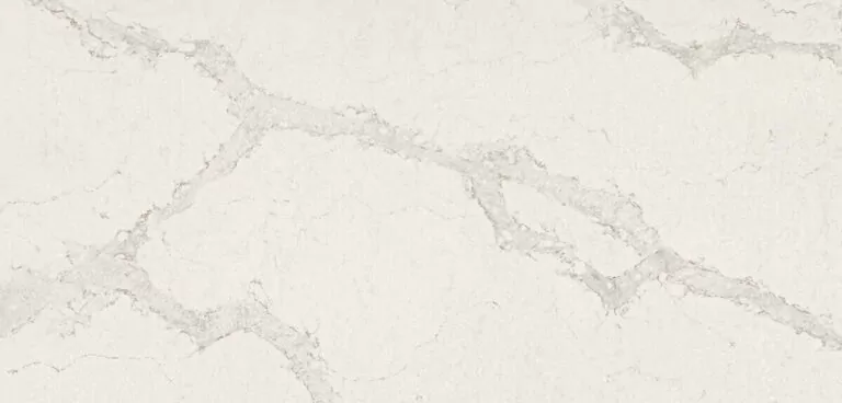 Calacatta Nuvo™ 5131 от Caesarstone предлагает внешний вид роскошного натурального камня с долговечностью и простотой обслуживания, которыми славятся кварцевые поверхности Caesarstone
