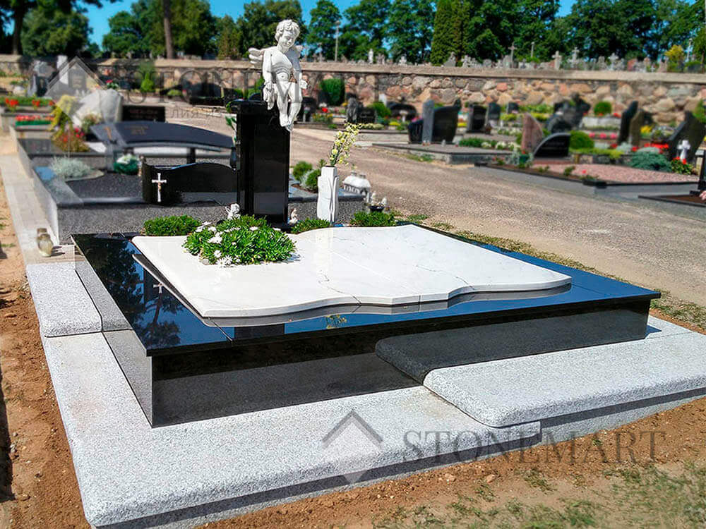 памятник с ангелочком из мрамора