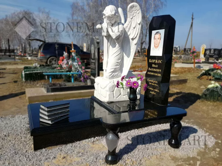 Памятник из мрамора и гранита. Скульптура Ангела из мрамора