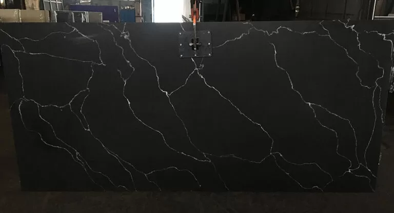 Камень: кварцит. Декор: Venatino Black