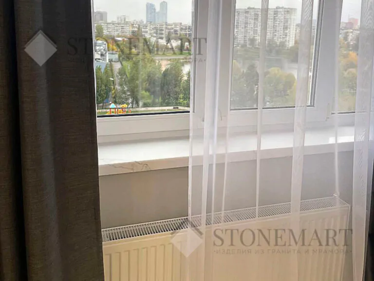Подоконник из кварца Avant Quartz. Декор: Calacatta Eno. Толщина 40мм