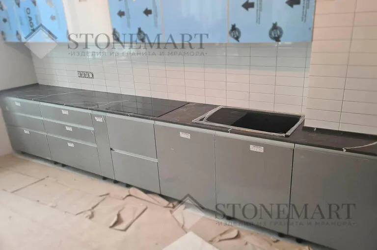 22. Столешница из кварцита Avant 7670 Calacatta Cassel